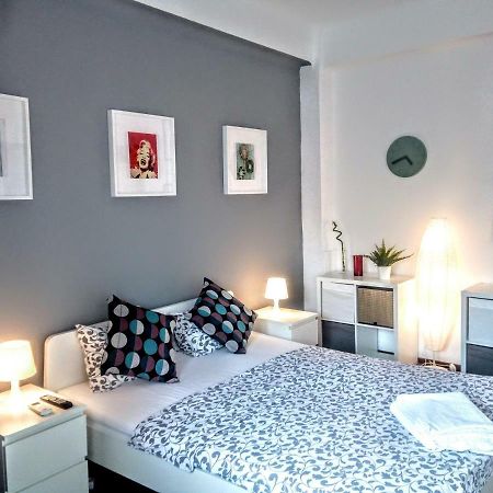 Central Bright Modern Studio Bucureşti Ngoại thất bức ảnh