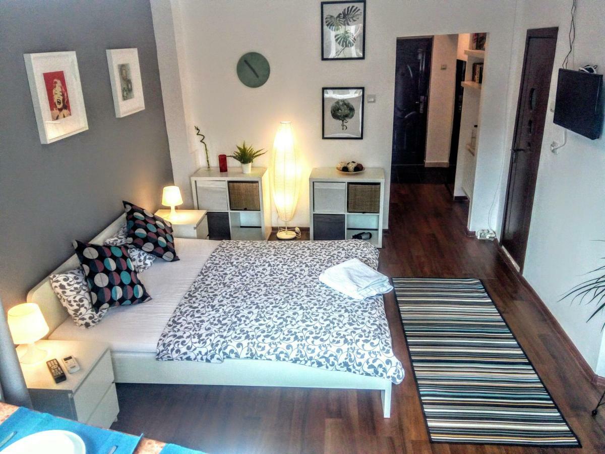 Central Bright Modern Studio Bucureşti Ngoại thất bức ảnh