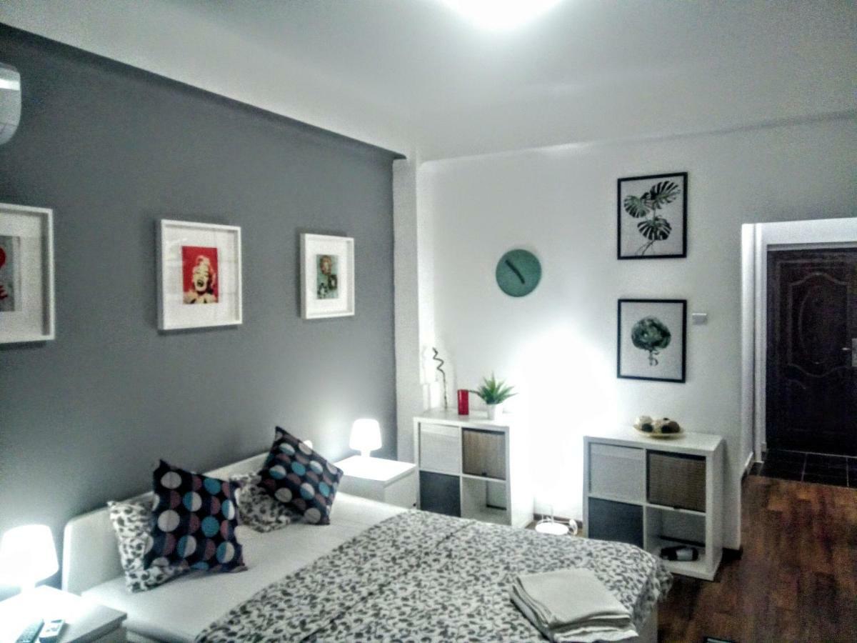 Central Bright Modern Studio Bucureşti Ngoại thất bức ảnh