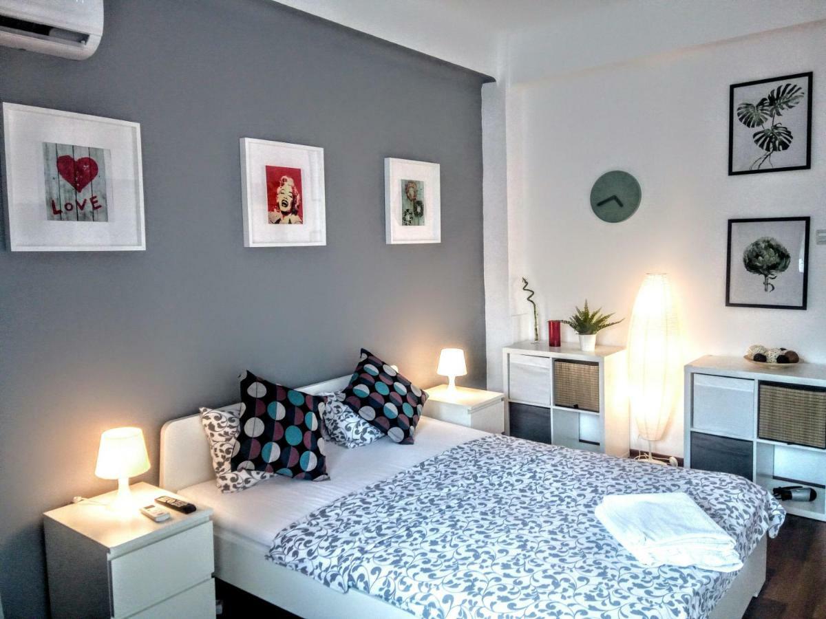 Central Bright Modern Studio Bucureşti Ngoại thất bức ảnh